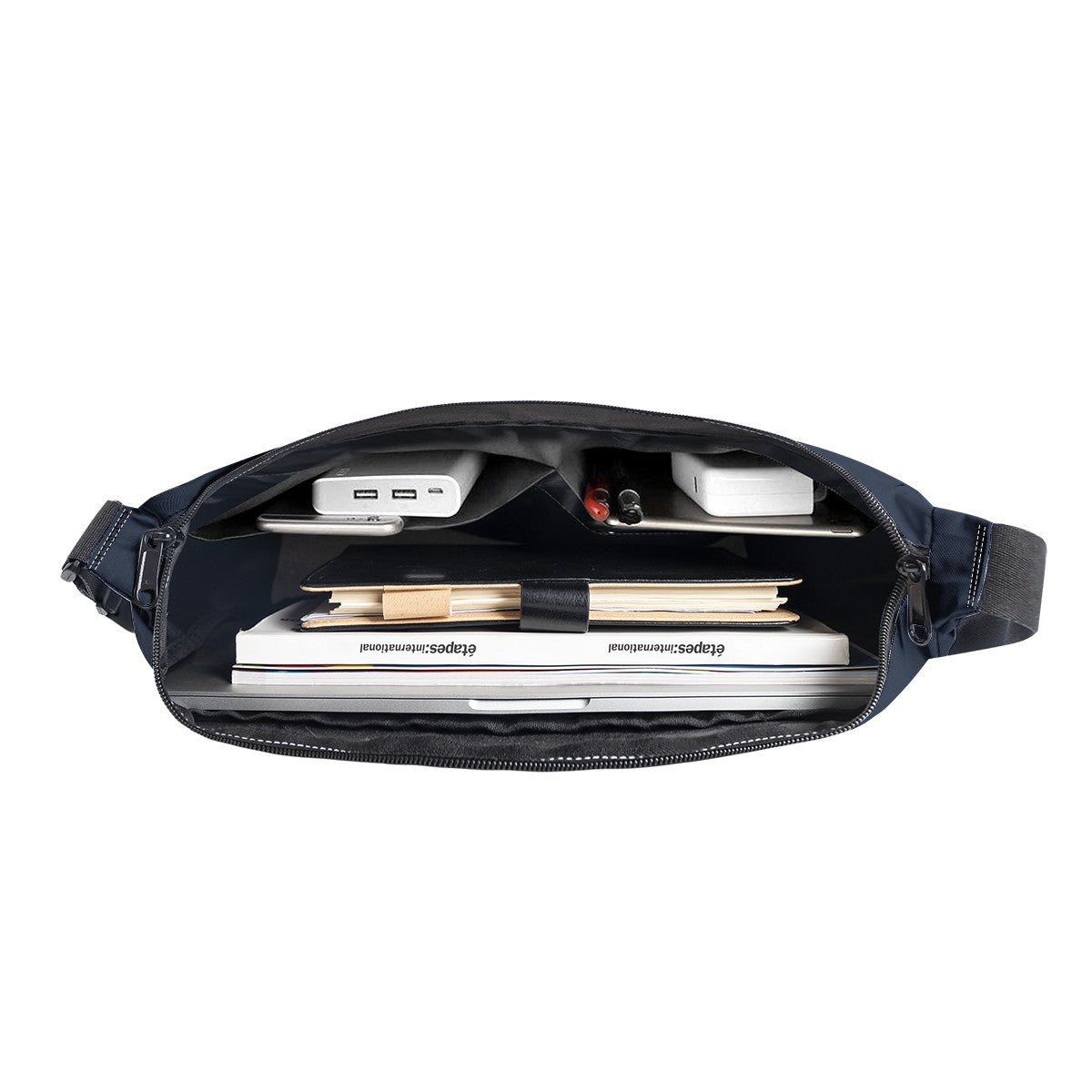 Freedom Flyer: Celebrating the Bald Eagle as a Symbol of Freedom and Strength in the USA New Messenger Bag