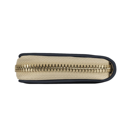Freedom Flyer: Celebrating the Bald Eagle as a Symbol of Freedom and Strength in the USA Zipper Card Holder